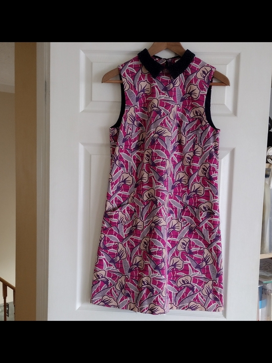 Club Monaco Dresses & Skirts - Club Monaco Pink and Purple Floral Dress with Navy Crochet Collar